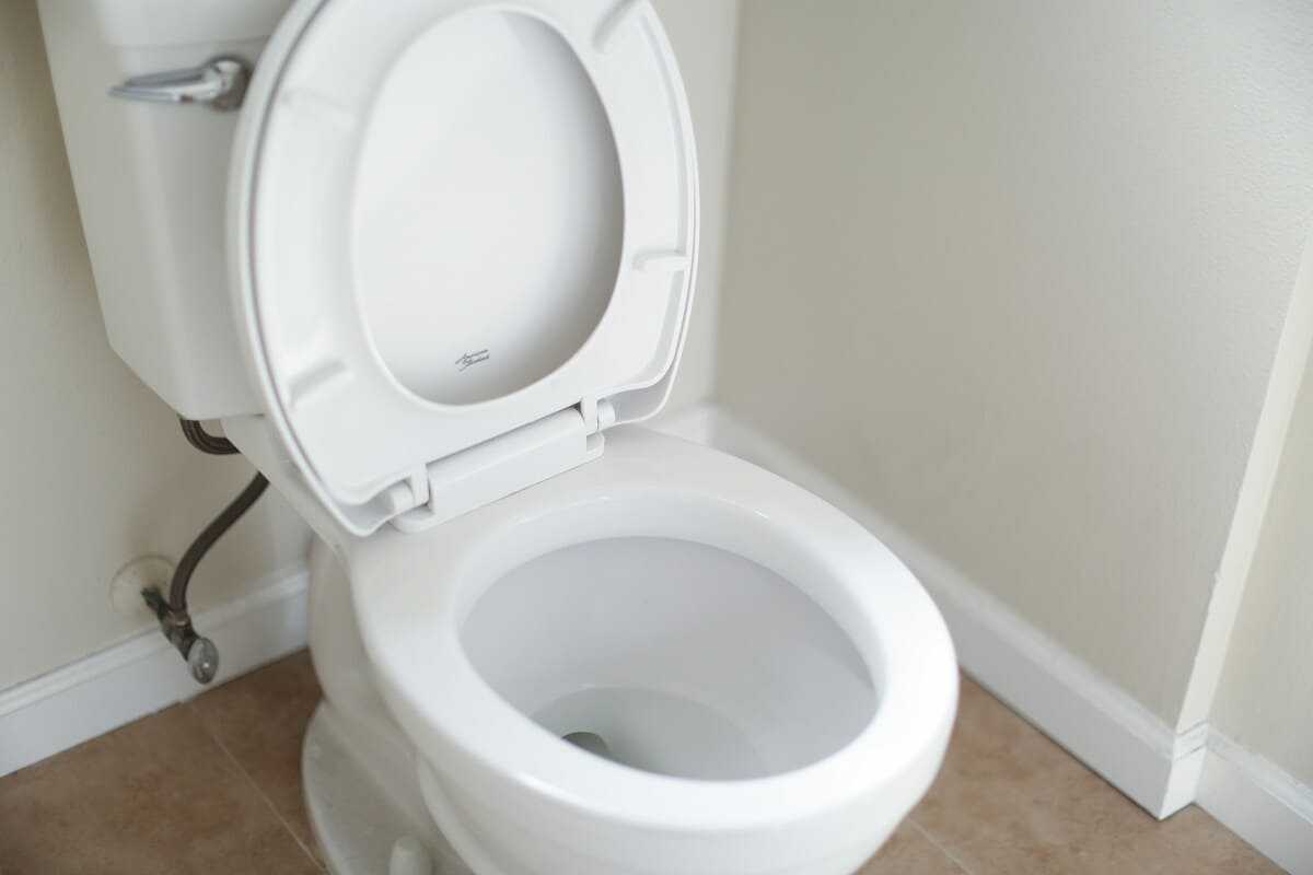 Sanitario moderno en baño elegante – Guía para elegir el mejor